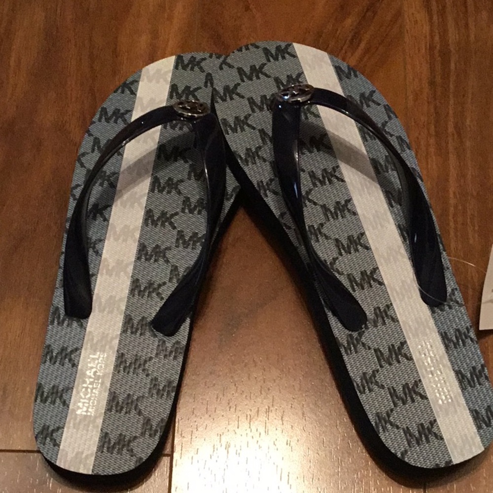 🎉🥳 HP 🥳🎉MICHAEL KORS MK STRIPED PVC FLIP FLOPS - Picture 4 of 5